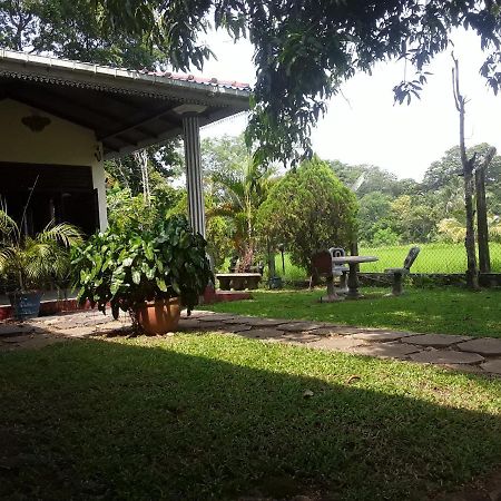 Hansika Guest Inn Buttala Buitenkant foto