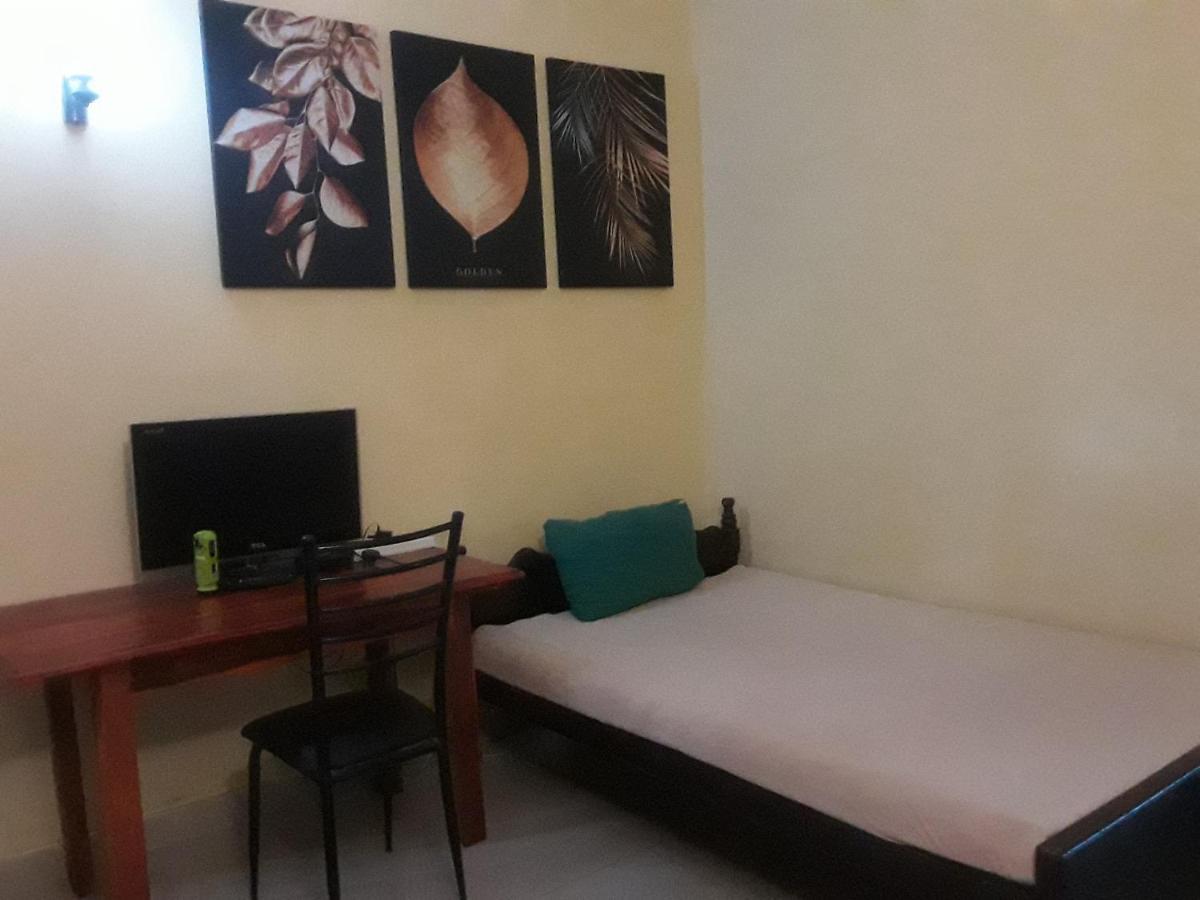 Hansika Guest Inn Buttala Buitenkant foto