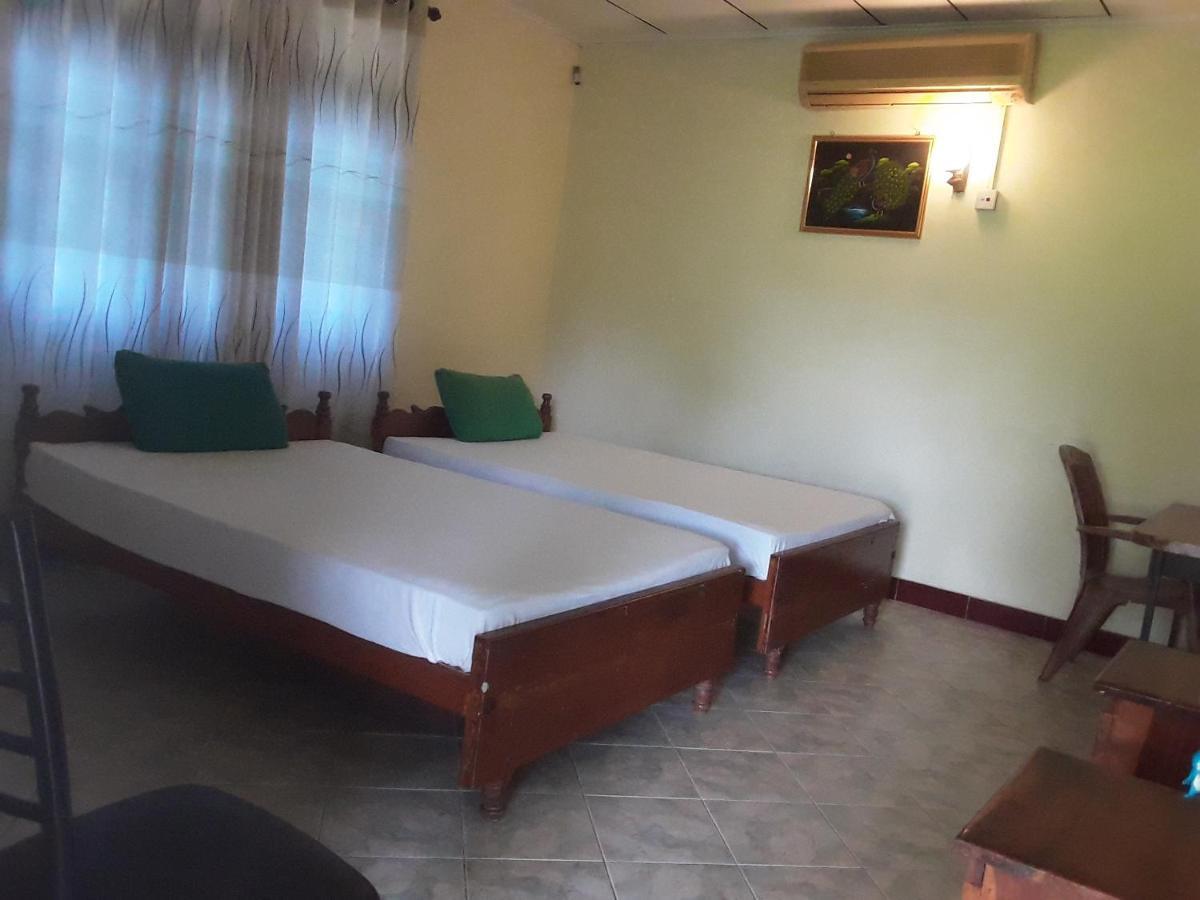 Hansika Guest Inn Buttala Buitenkant foto