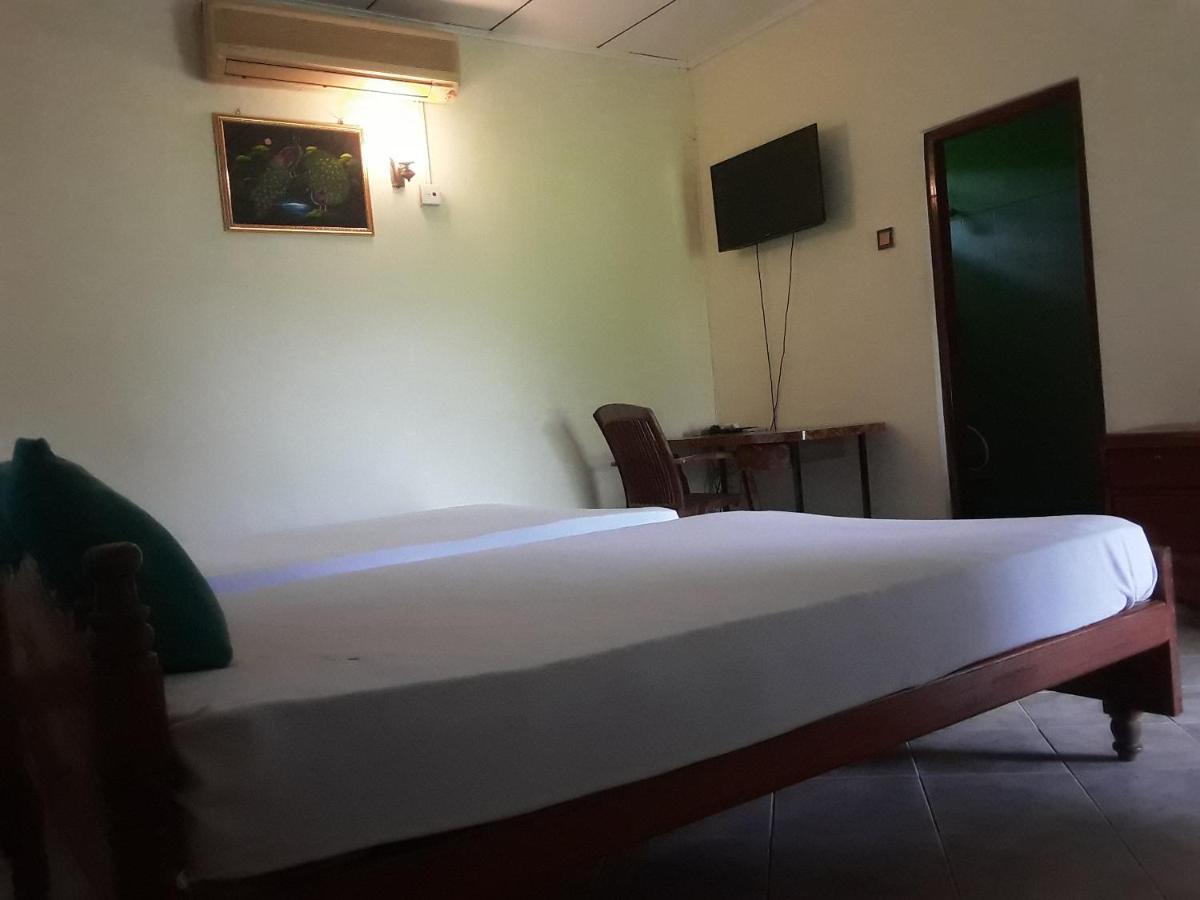 Hansika Guest Inn Buttala Buitenkant foto