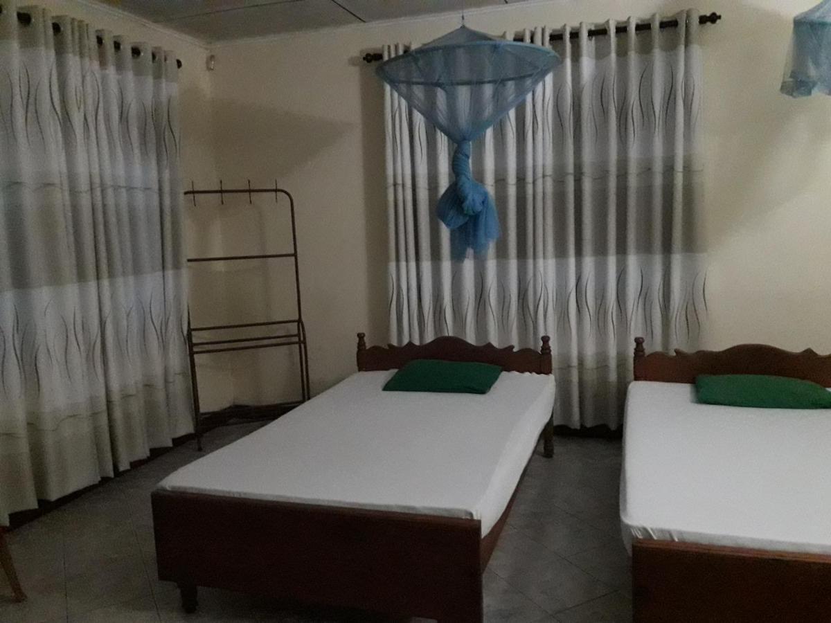 Hansika Guest Inn Buttala Buitenkant foto