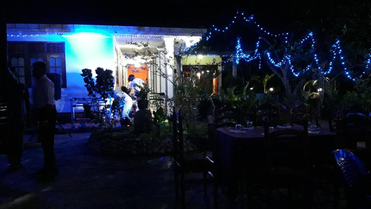 Hansika Guest Inn Buttala Buitenkant foto