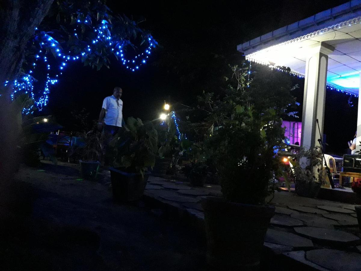 Hansika Guest Inn Buttala Buitenkant foto