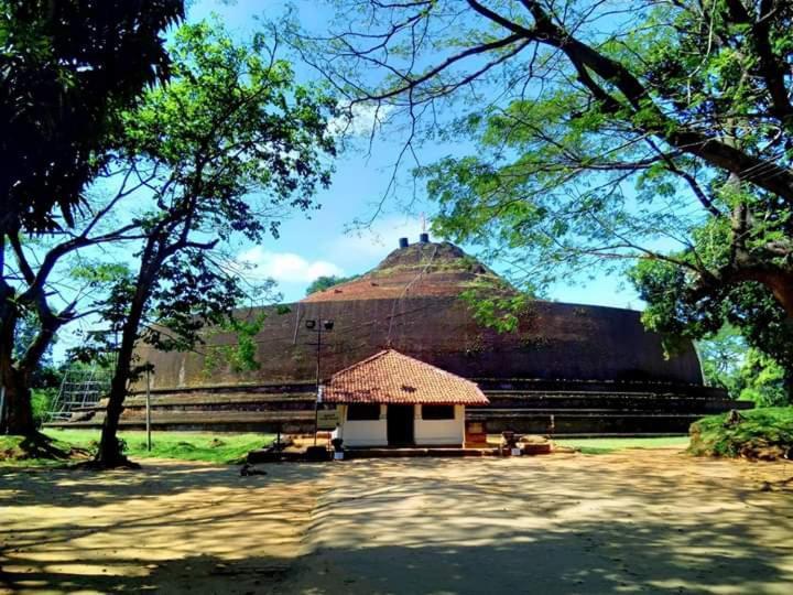 Hansika Guest Inn Buttala Buitenkant foto