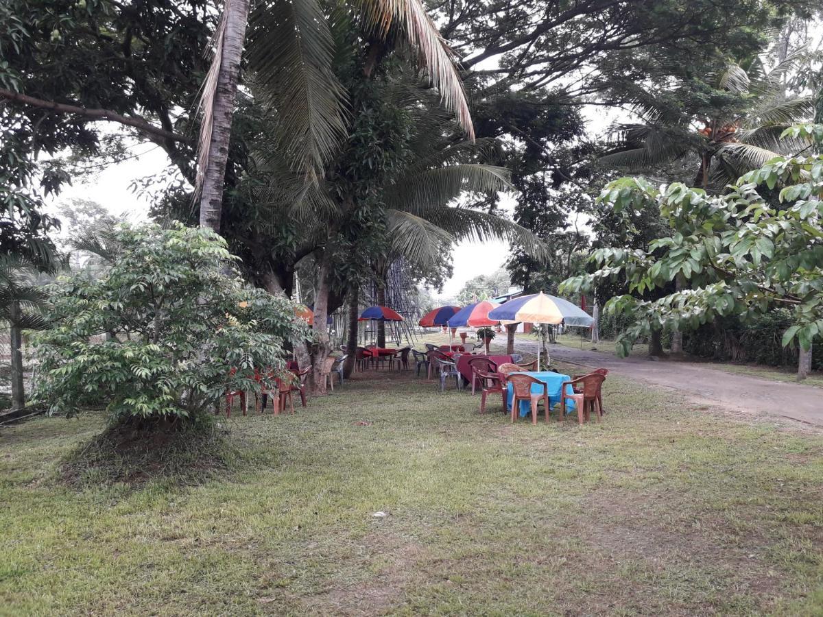Hansika Guest Inn Buttala Buitenkant foto