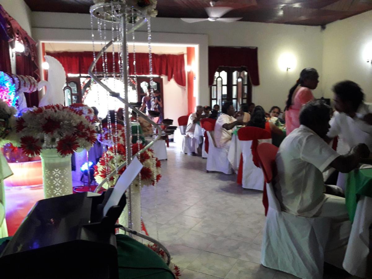 Hansika Guest Inn Buttala Buitenkant foto