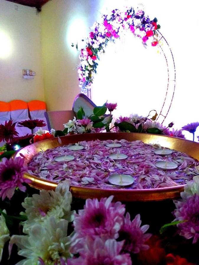 Hansika Guest Inn Buttala Buitenkant foto